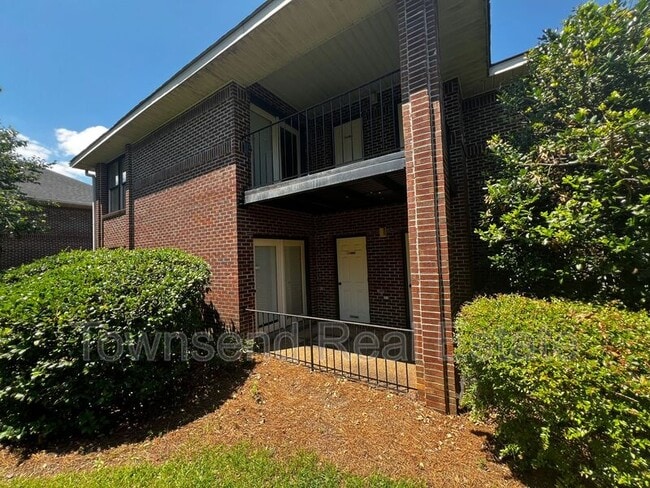 Building Photo - 1005 Ancestry Dr