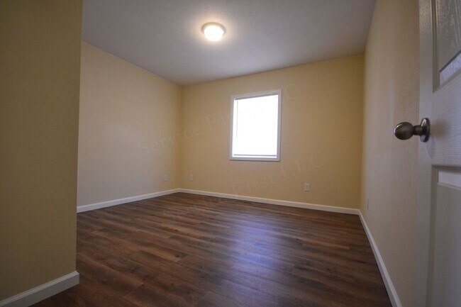 Building Photo - Lockwood Duplex