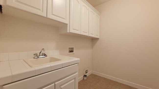 Building Photo - 143 Pine Lake Dr