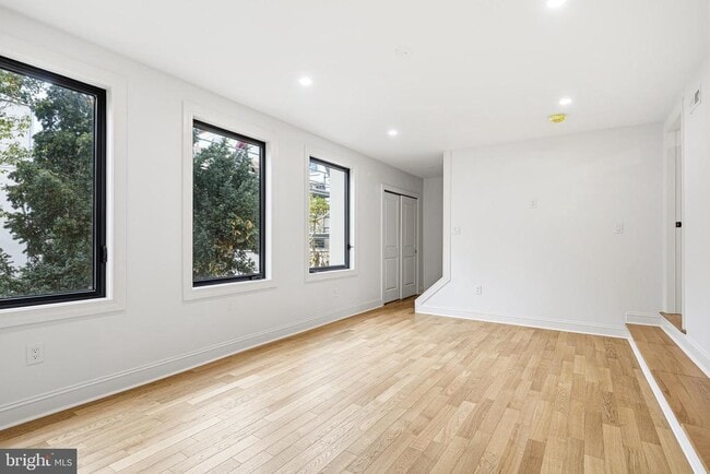 Building Photo - 321 S 3rd St