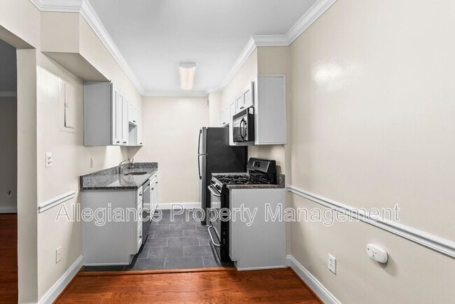 Building Photo - 922 S Washington St