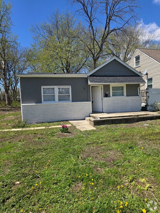 Building Photo - 2 BEDROOM IN NORTH COLUMBUS
