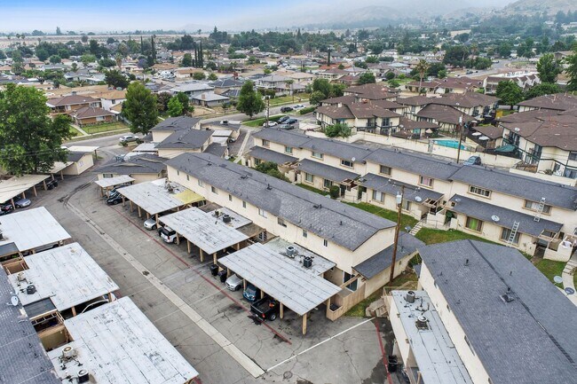 Building Photo - 3700 Mountain Ave N