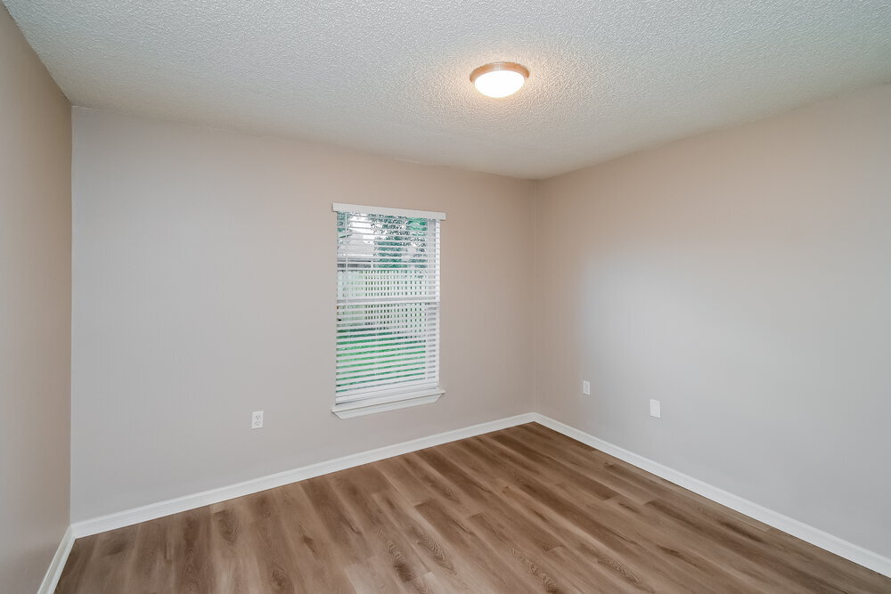 Building Photo - 84 Reeding Ridge Dr W