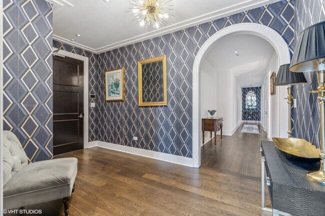 Building Photo - 118 E Erie St