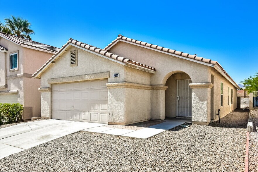 Building Photo - 7833 Lovely Pine Pl