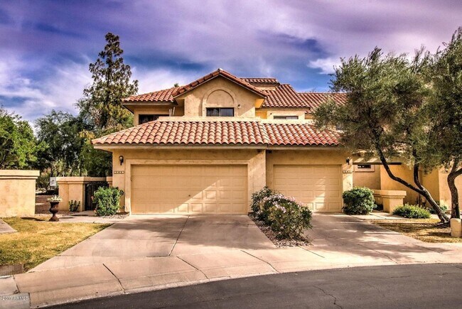 Building Photo - 3 bedroom Townhome