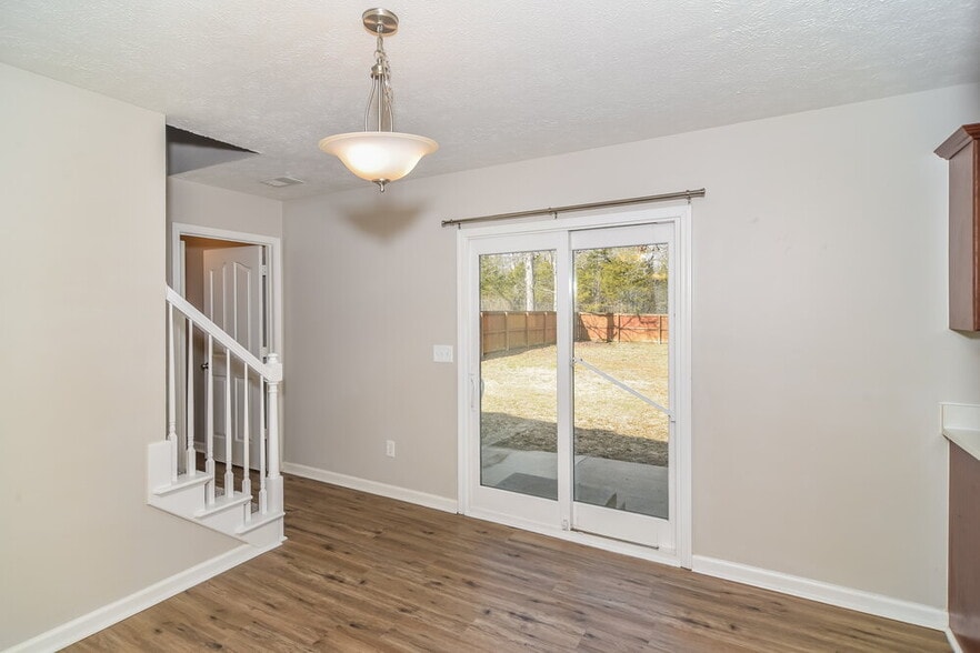 Building Photo - 3565 Mt View Ridge Dr