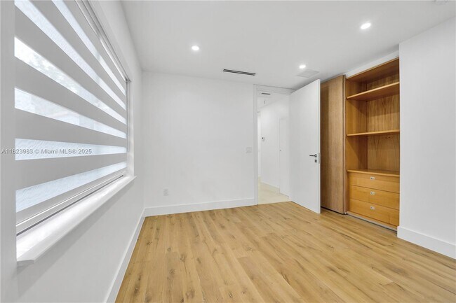 Building Photo - 728 Majorca Ave