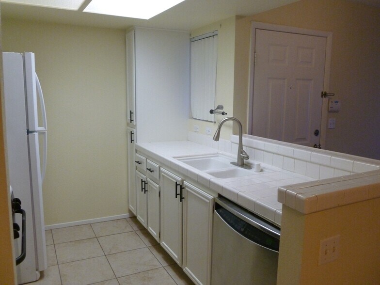 Building Photo - 1900 Rio Canyon Ct