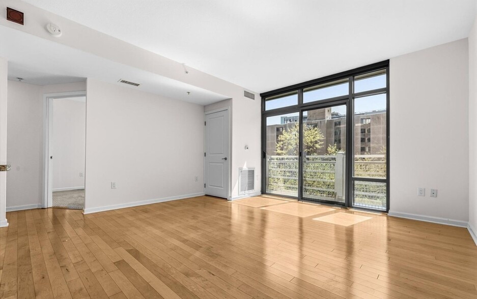 Living/Dining - 440 L St NW