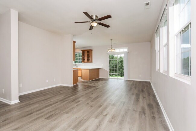 Building Photo - 5200 Tant Cir