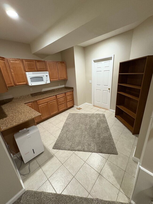 Building Photo - 30+ Day Stays | Fully Furnished 5 Bed Home w/Utilities included | 3 Car Garage | Great Community ...