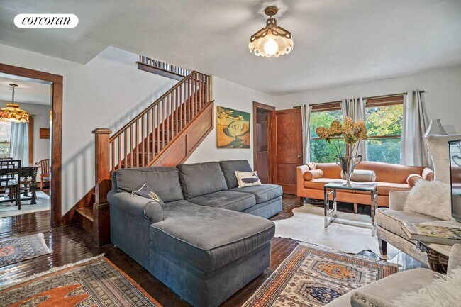 Building Photo - 2976 Noyack Rd