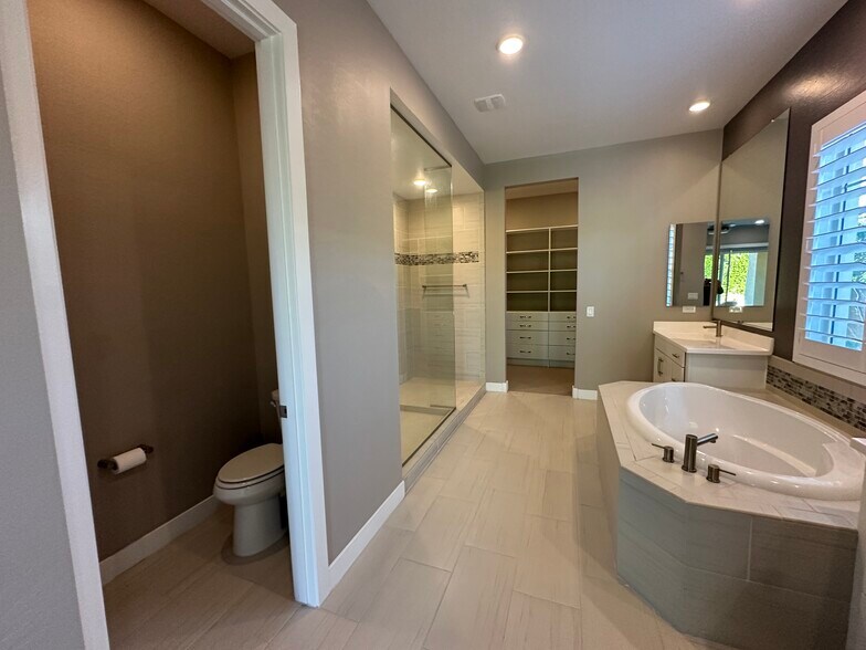 Building Photo - 1140 E Cherrywood Pl