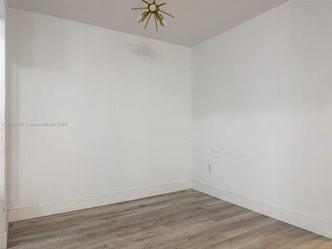 Building Photo - 10190 E Bay Harbor Dr