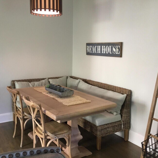 Building Photo - 94 Pointe Cir