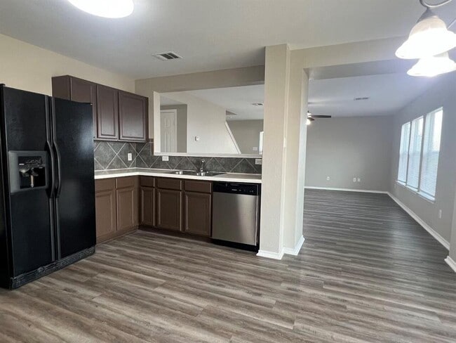 Building Photo - 13120 Dearbonne Dr