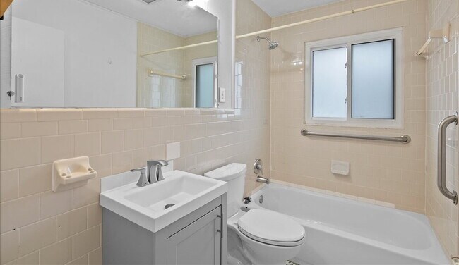 Building Photo - Spacious Single-Family Home with Versatile Living Spaces