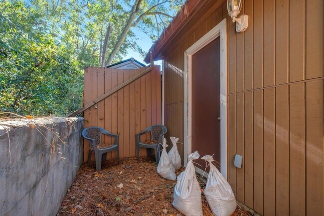 Building Photo - 2203 Sandpiper St