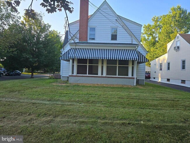 Building Photo - 130 Crescent Ave
