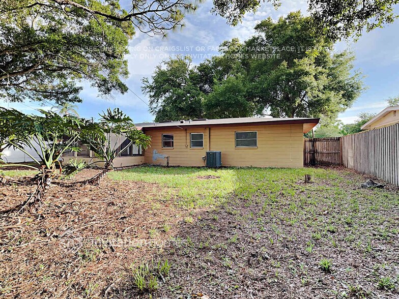 Building Photo - 8500 Jacaranda Ave
