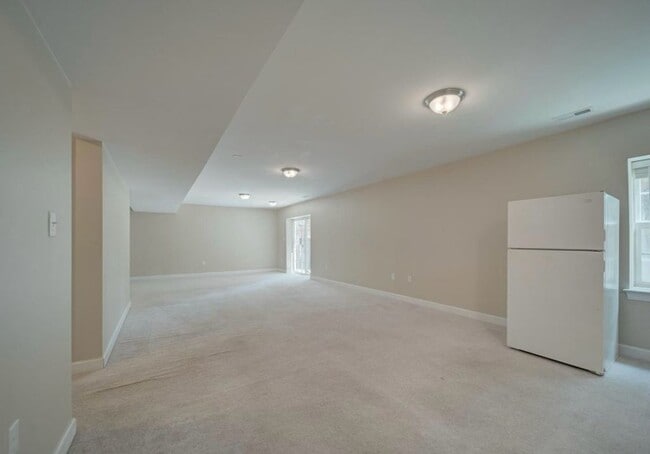 Building Photo - 18413 Cedar Dr