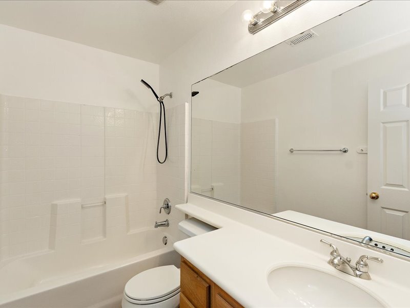 upstairs full bath - 1586 Silver Cup Ct