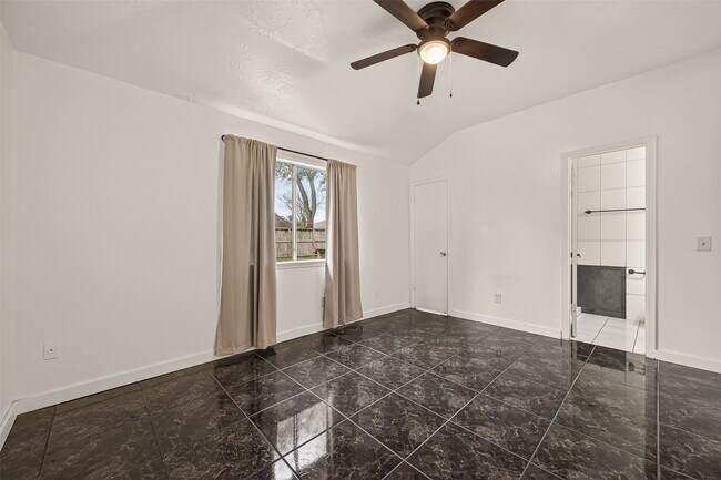 Building Photo - 614 Northaire Dr