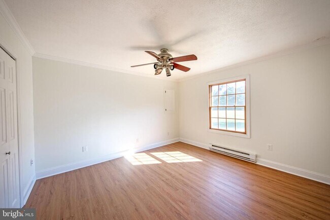 Building Photo - 105 King George Ct