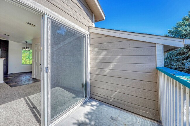 Building Photo - $2,100 - 2-Bed, 2-Bath Condo in Highlands ...