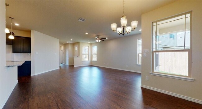 Building Photo - 3 Bedroom, 2 Bath in Midtown Subdivision C...