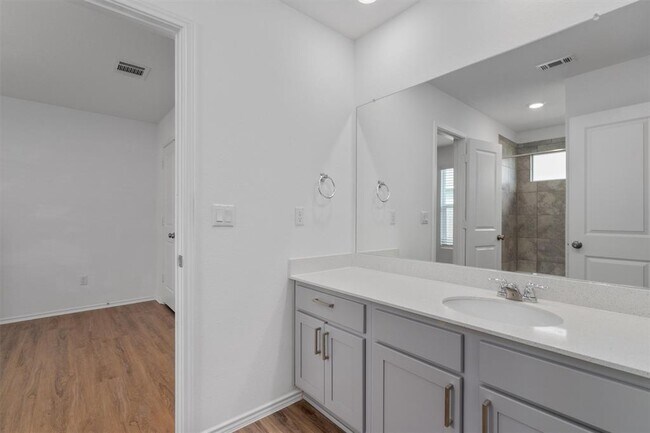 Building Photo - 245 Salt Springs Rd