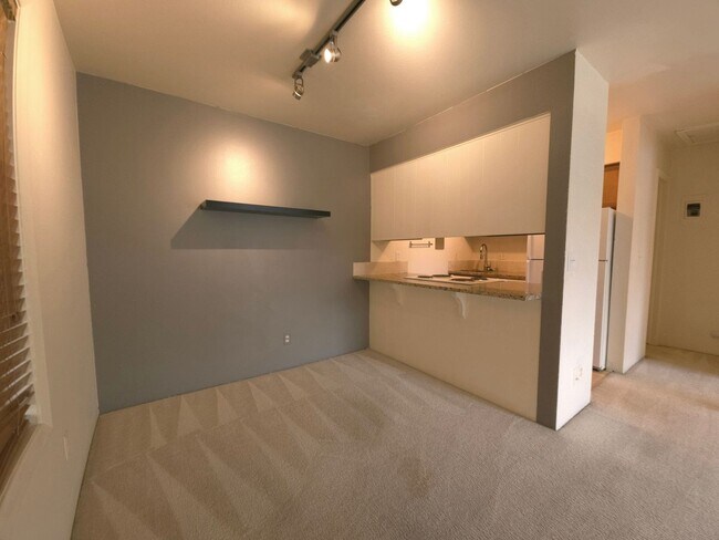 Building Photo - Mountain Views for a Serene and Scenic Lifestyle