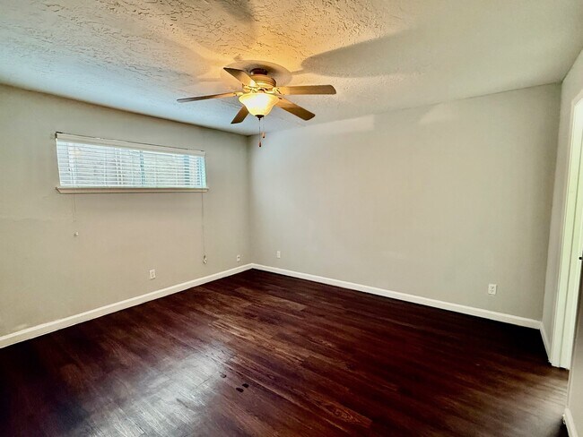Building Photo - 936 Heights Blvd