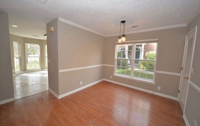 Building Photo - Remodeled 3BR/2.5BA in Nashboro Golf Club
