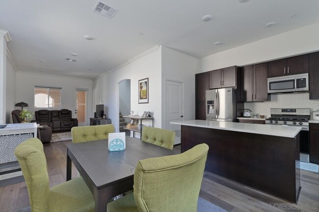 Building Photo - Chula Vista - Adorable 3 Bedroom 3 Bath To...