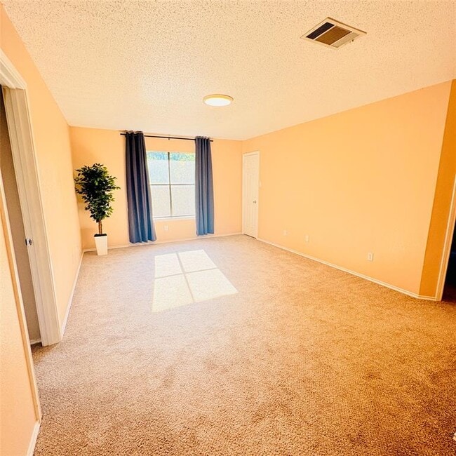 Building Photo - 17506 Klamath Falls Dr