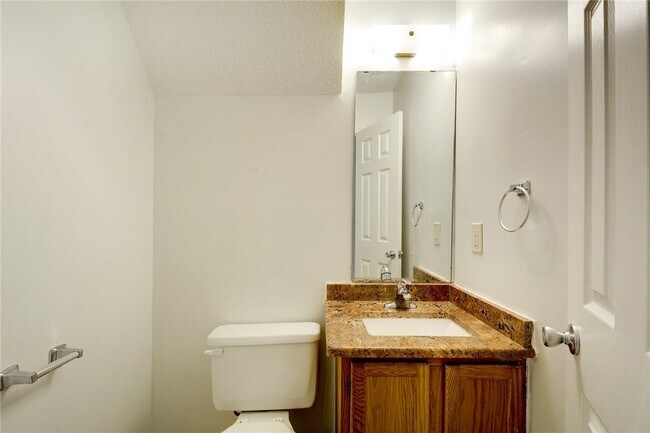 Building Photo - 6102 Parkwood Dr