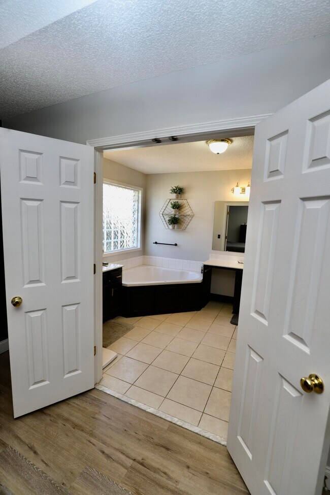 Building Photo - 3245 Arborwood Dr