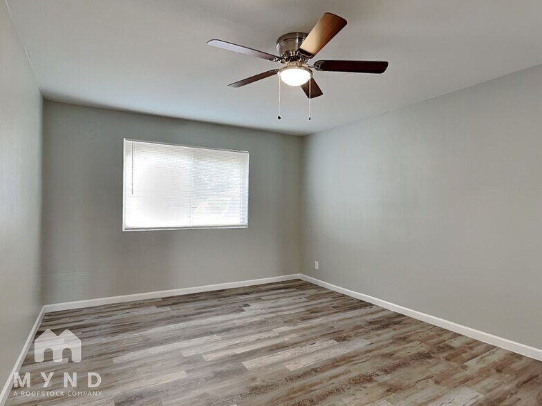 Building Photo - 2009 W Newcastle Cir