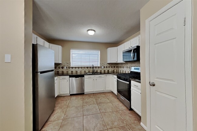Building Photo - 151 E Pathfinders Cir