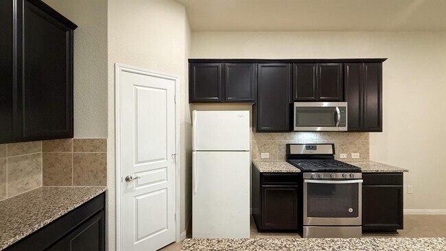 Building Photo - 24707 Royal Pike Dr