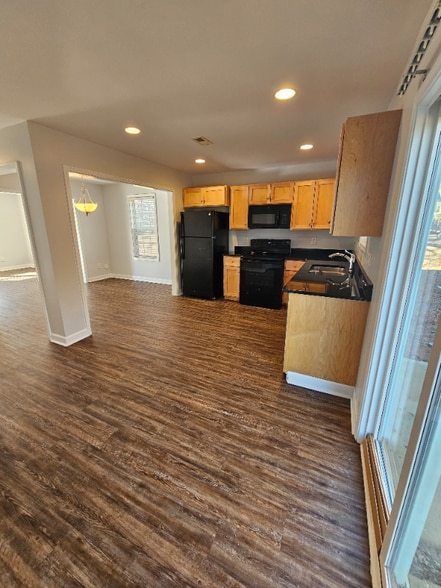 Building Photo - 527 Walter St