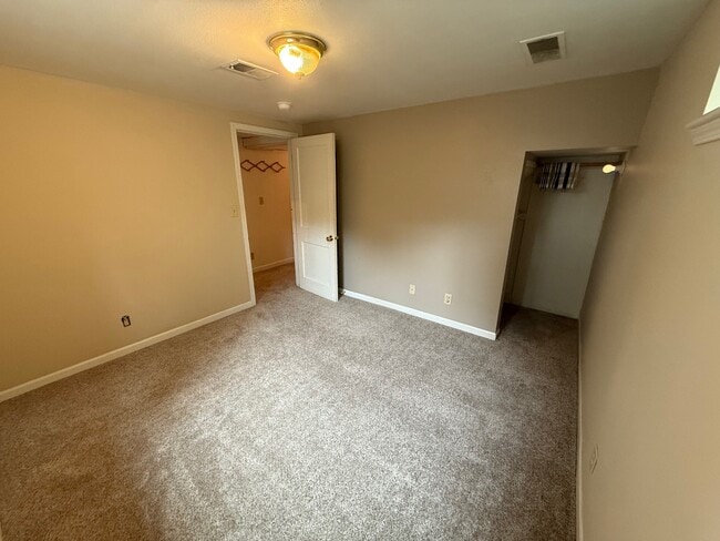 Building Photo - 809 S 7th Ave