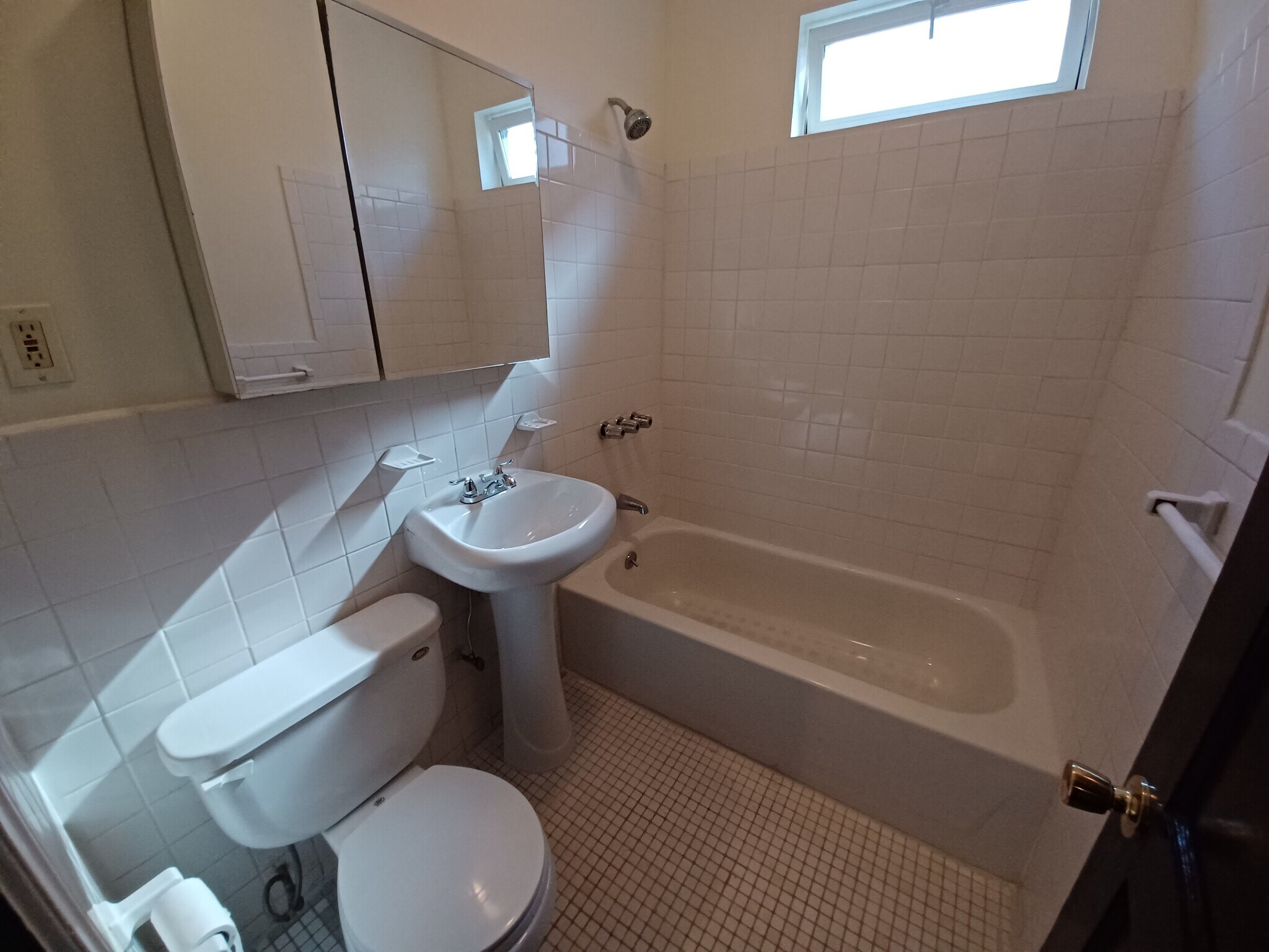 Building Photo - 266 Bond St