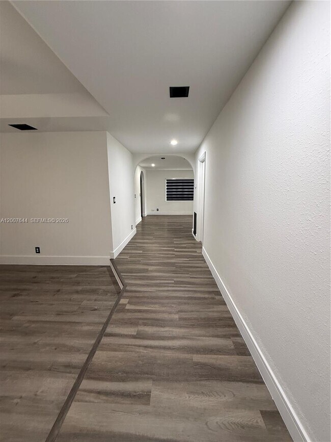 Building Photo - 1711 SW 100th Ave