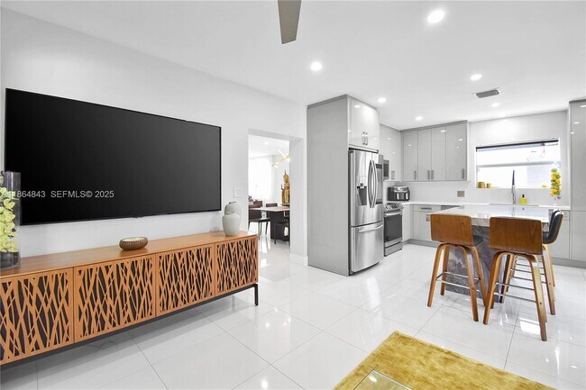 Building Photo - 14441 S Biscayne River Dr