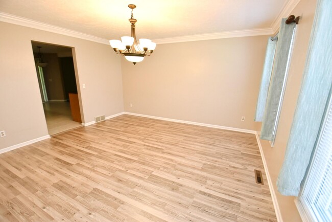 Building Photo - Large executive home in Granger IN