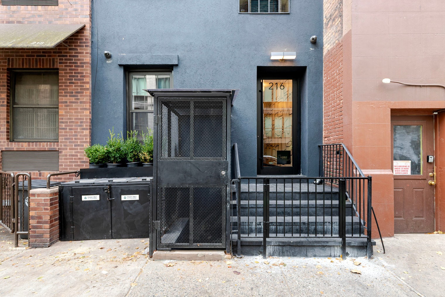 Building Photo - 216 E 13th St